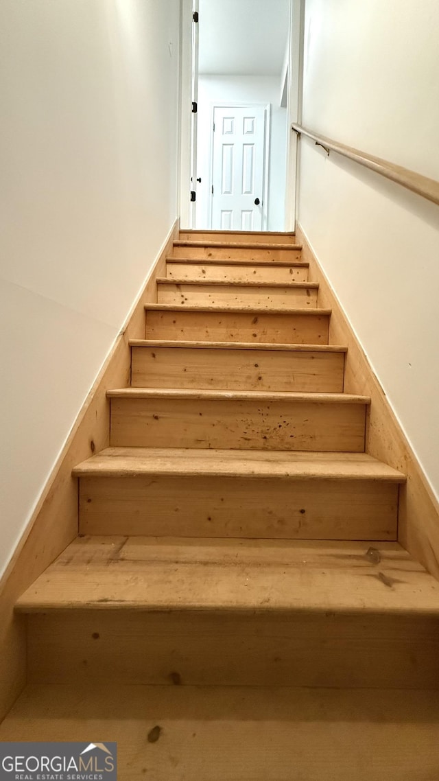 83 Austin Ct, Dahlonega, GA 30533 - view of staircase