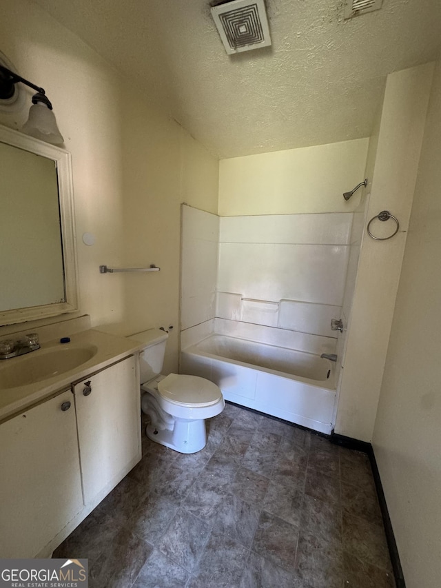 1004 Mapp St, Madison, GA 30650 - full bath with vanity, washtub / shower combination, and a textured ceiling