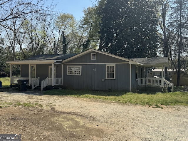 1004 Mapp St, Madison, GA 30650 - view of front of home with a porch
