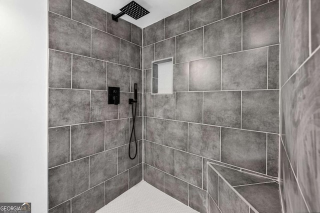 5153 Westbrook Pl, Union City, GA 30291 - full bathroom featuring tiled shower