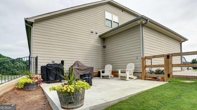 8325 Post Oak Ln, Gainesville, GA 30506 - back of property with a patio area