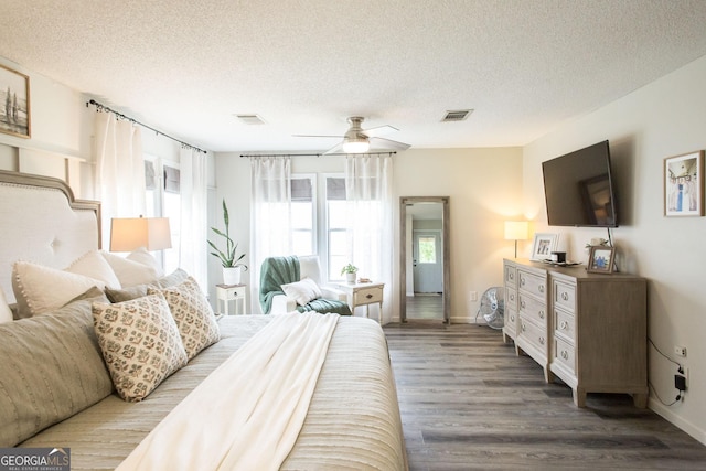313 White Pine Highway, Nicholls, GA 31554 - bedroom featuring wood finished floors, a textured ceiling, and a ceiling fan