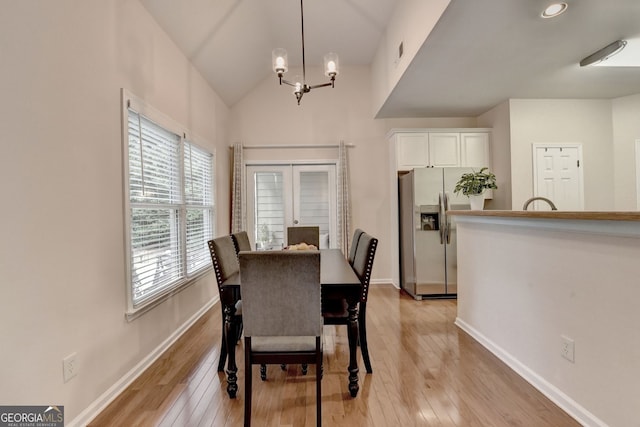 1635 Lake Heights Cir, Dacula, GA 30019 - dining area featuring a chandelier, light wood-style floors, vaulted ceiling, and recessed lighting