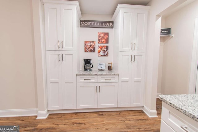 909 Shiloh Ridge Run NW, Kennesaw, GA 30144 - bar with light wood-style flooring and baseboards