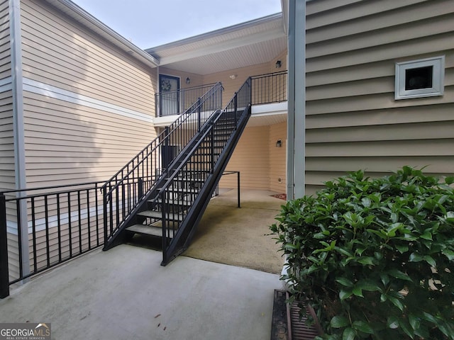 1392 Orchard Park Dr, Stone Mountain, GA 30083 - entrance to property with a patio