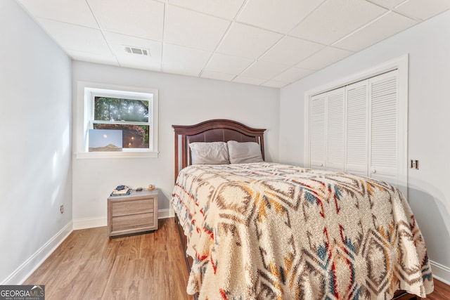 980 Casteel Rd, Powder Springs, GA 30127 - bedroom featuring a paneled ceiling, light wood-type flooring, and a closet