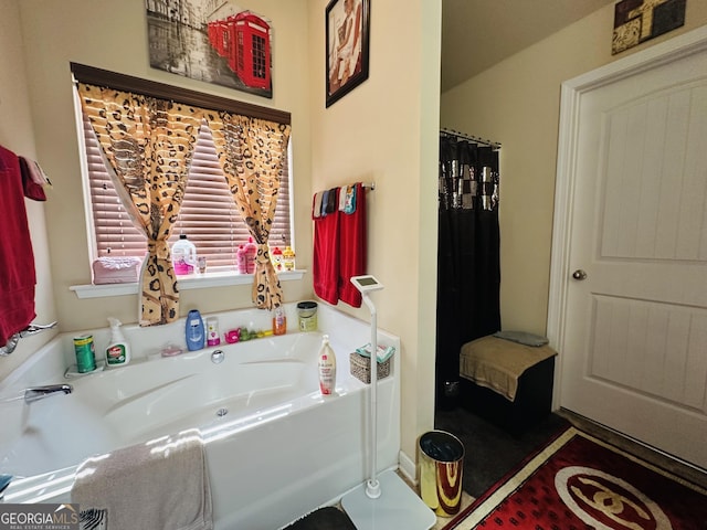 942 Amelia Dr, Byron, GA 31008 - bathroom featuring a garden tub