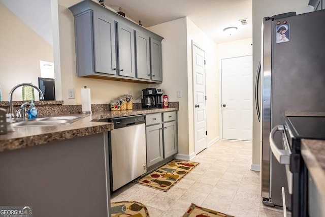 126 Savannah Way, Milner, GA 30257 - kitchen featuring stainless steel appliances, gray cabinets, and dark countertops