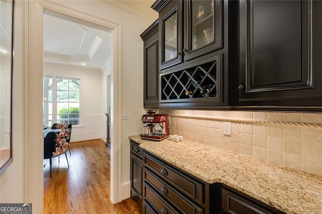 930 Shepards Ct, Roswell, GA 30075 - bar area featuring crown molding, wood finished floors, backsplash, and a raised ceiling