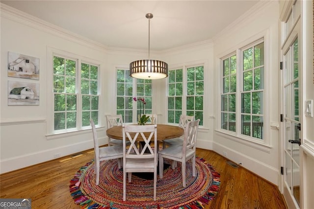 930 Shepards Ct, Roswell, GA 30075 - dining space with wood finished floors and ornamental molding