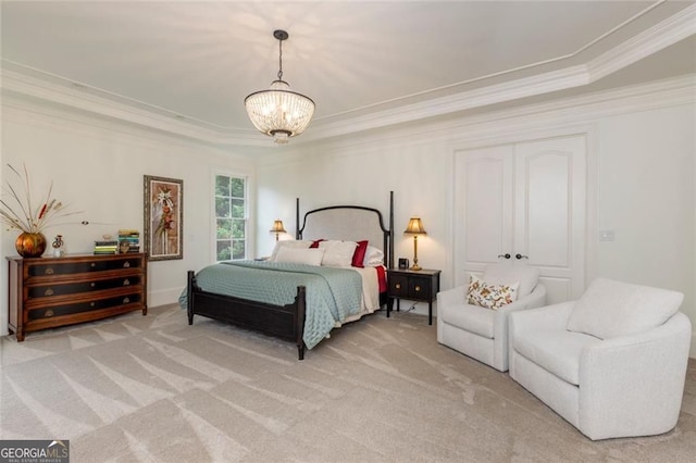 930 Shepards Ct, Roswell, GA 30075 - bedroom featuring crown molding, light carpet, a chandelier, a raised ceiling, and a closet