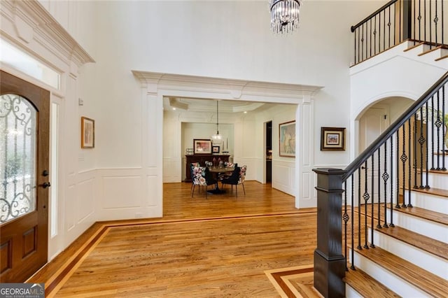 930 Shepards Ct, Roswell, GA 30075 - foyer entrance with a decorative wall, light wood-type flooring, a towering ceiling, stairway, and a chandelier