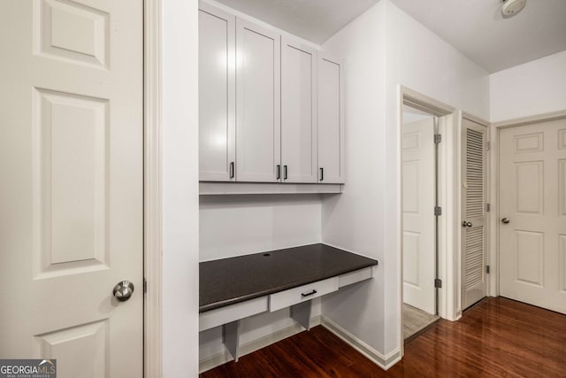 400 17th St NW Unit 2308, Atlanta, GA 30363 - mudroom featuring built in desk and dark wood-style floors
