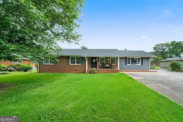 213 Cook St, Cartersville, GA 30120 - ranch-style house with a porch, crawl space, a front yard, driveway, and brick siding