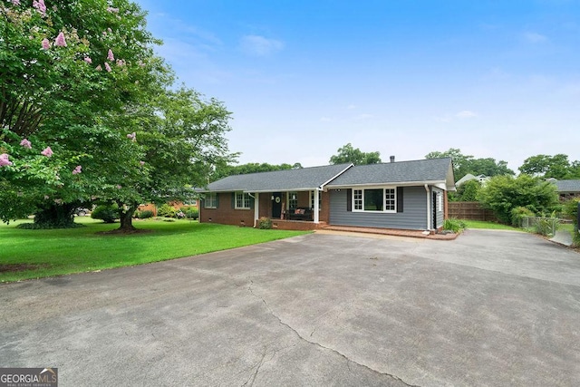 213 Cook St, Cartersville, GA 30120 - ranch-style house with a porch, asphalt driveway, and brick siding