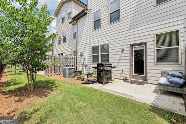 8215 Harlond Way, Suwanee, GA 30024 - back of property featuring a patio area