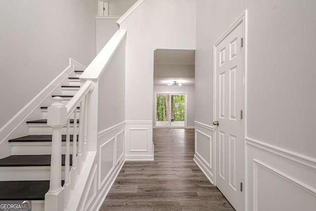 4959 Abbotts Glen Trl NW, Acworth, GA 30101 - stairs featuring wood finished floors, a wainscoted wall, and a decorative wall
