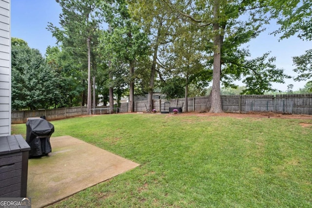 192 Sandhurst Ct, Suwanee, GA 30024 - fenced backyard with a patio area