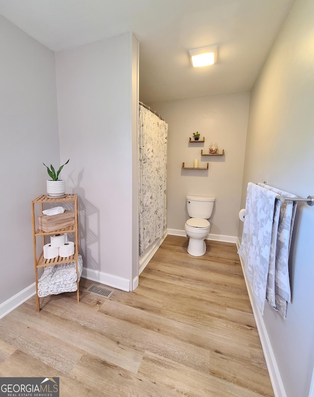 723 Fricks Ln, Rossville, GA 30741 - full bathroom featuring wood finished floors and curtained shower