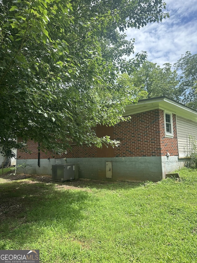 26 Fleming St, Royston, GA 30662 - view of home's exterior featuring a yard, brick siding, and crawl space