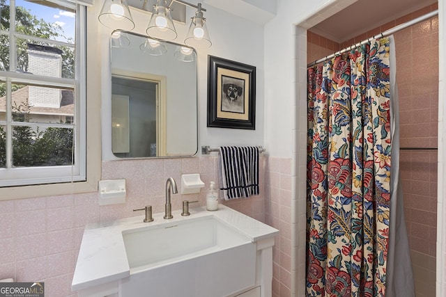 1036 Oxford Rd NE, Atlanta, GA 30306 - bathroom featuring tile walls, vanity, and curtained shower