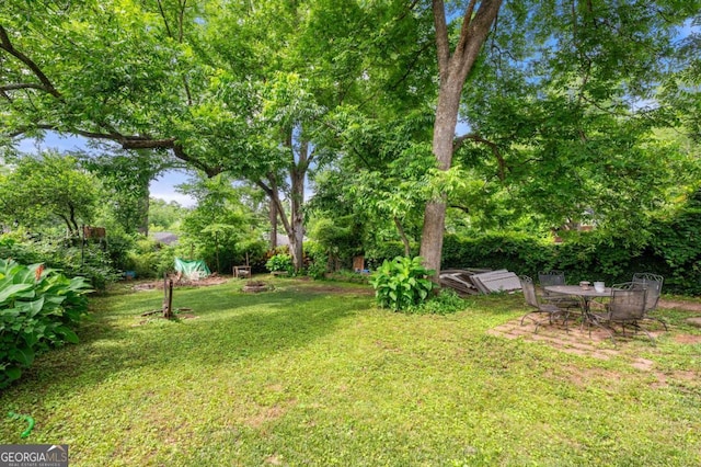 1639 Rogers Ave SW, Atlanta, GA 30310 - view of green lawn with view of wooded area