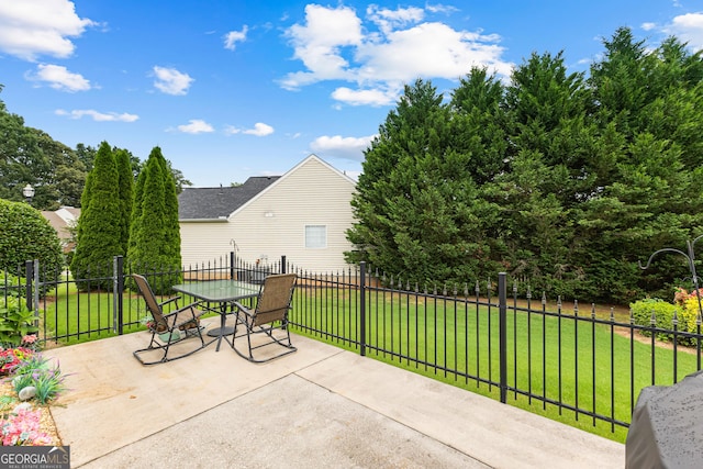 10 Links Ct, Newnan, GA 30265 - view of patio / terrace with outdoor dining area