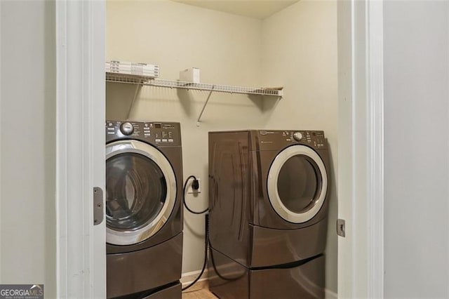 2638 Lake Manor Cir, Duluth, GA 30096 - laundry area with washing machine and clothes dryer