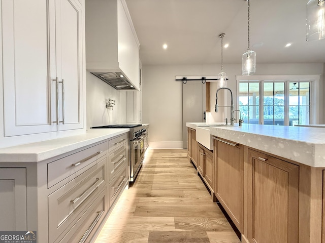1005 Haddie Way, Alpharetta, GA 30004 - kitchen featuring high end stainless steel range, light wood-style floors, recessed lighting, premium range hood, and decorative light fixtures