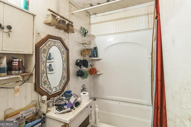 1333 Joseph Ave, Warner Robins, GA 31088 - full bathroom with shower / tub combo with curtain