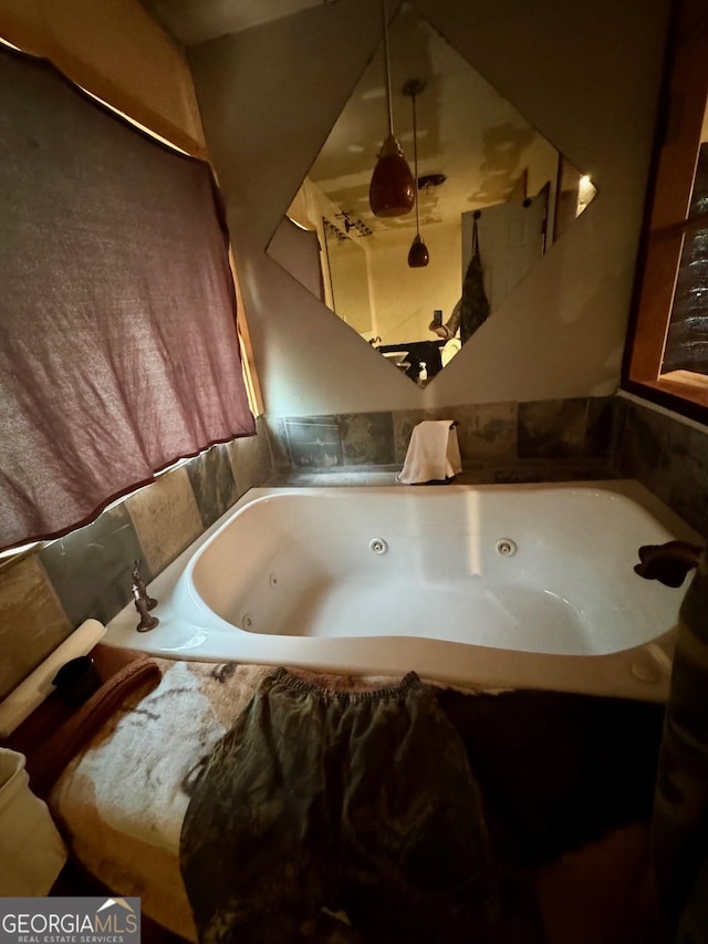 3411 Lake Ridge Pl, Gainesville, GA 30506 - full bath featuring a tub with jets