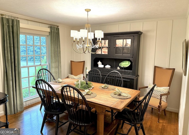 1055 E Hermitage Rd NE, Rome, GA 30161 - dining space with a chandelier, wood finished floors, crown molding, and a textured ceiling