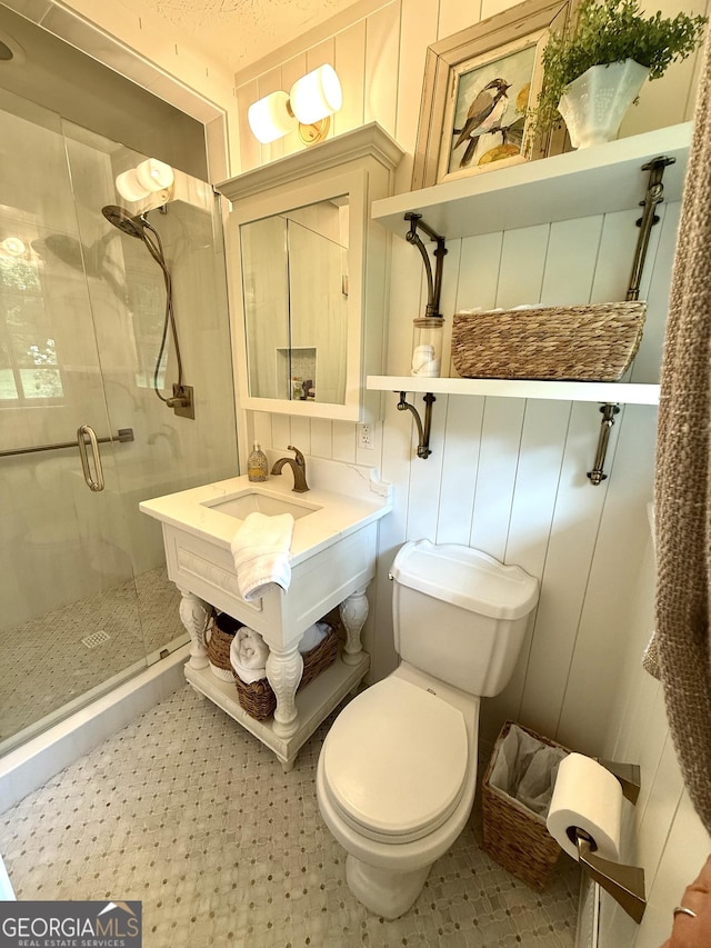 1055 E Hermitage Rd NE, Rome, GA 30161 - full bathroom with toilet and a shower stall