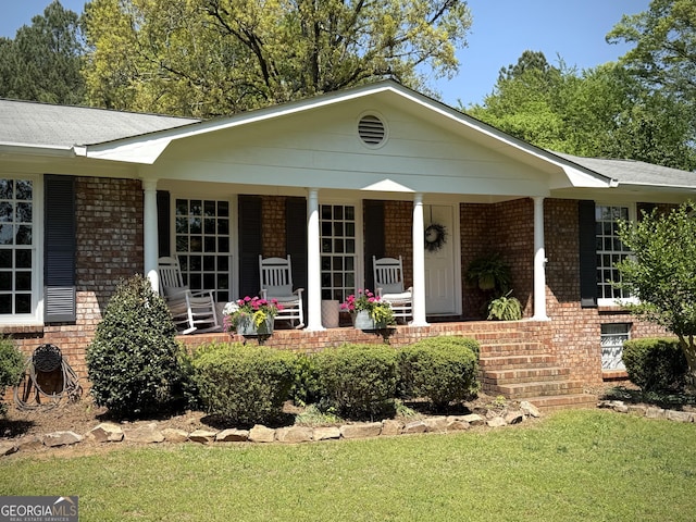 1055 E Hermitage Rd NE, Rome, GA 30161 - view of front of house with brick siding, covered porch, and a front yard
