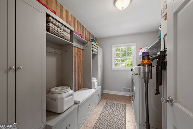 3912 Edenton Ct, Brookhaven, GA 30319 - mudroom featuring baseboards