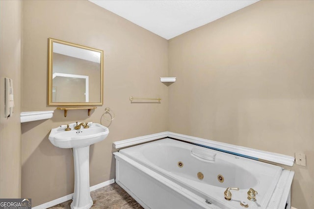 226 Noyes St, Cedartown, GA 30125 - bathroom featuring a whirlpool tub and baseboards