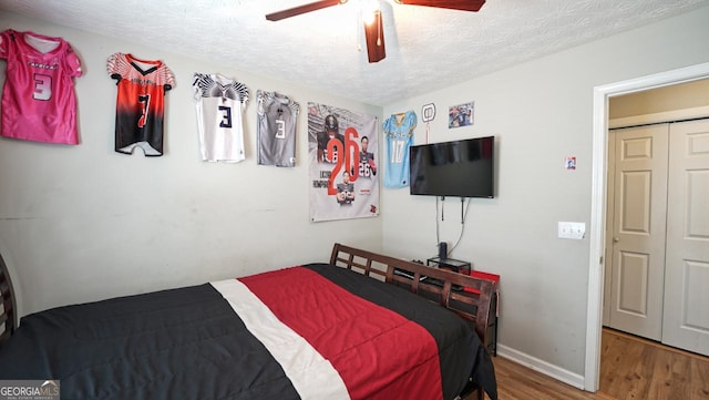 400 Silver Spring St, Dallas, GA 30157 - bedroom with wood finished floors, ceiling fan, and a textured ceiling