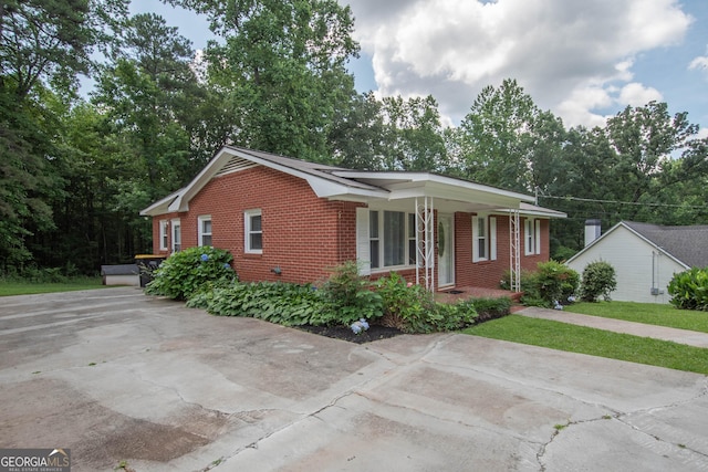 109 Susie Pl, Newnan, GA 30265 - ranch-style home featuring brick siding, covered porch, and concrete driveway