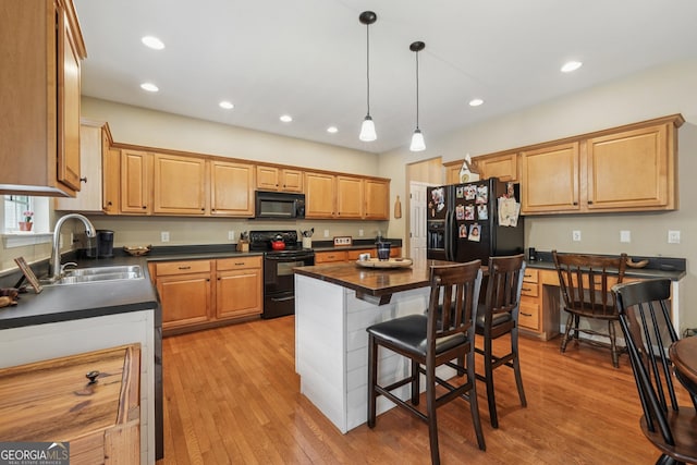 6521 Boulder Crest Ct, Flowery Branch, GA 30542 - kitchen featuring black appliances, light wood-style flooring, recessed lighting, decorative light fixtures, and a breakfast bar area