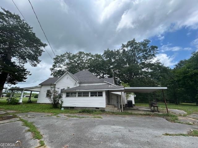 680 Thomas Rd, Trion, GA 30753 - view of front facade with crawl space and driveway