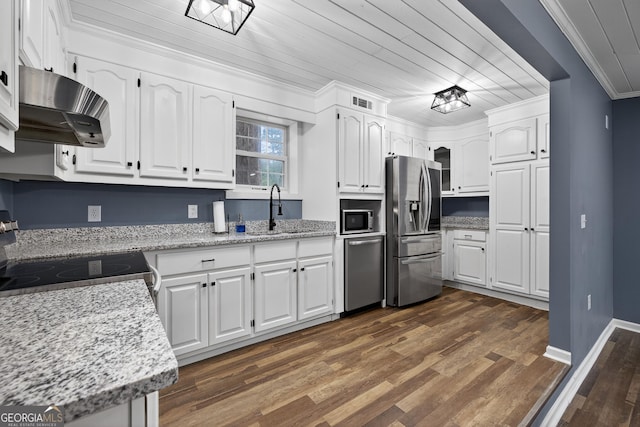 106 Oak Ln, Eatonton, GA 31024 - kitchen featuring stainless steel appliances, under cabinet range hood, crown molding, white cabinets, and dark wood-style floors