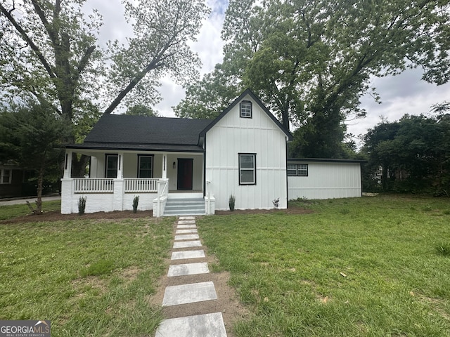 503 S Dooly St, Montezuma, GA 31063 - modern farmhouse with a porch and a front lawn