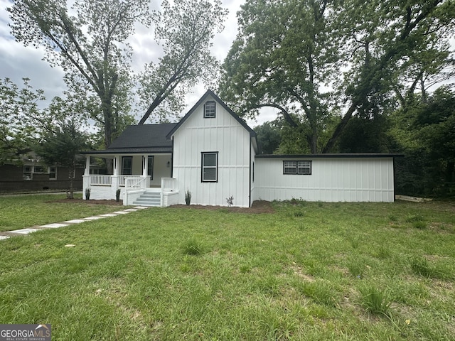 503 S Dooly St, Montezuma, GA 31063 - view of front of house featuring a porch, a front yard, and board and batten siding