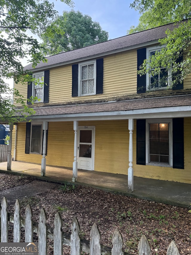 104 W Mauldin St, Walhalla, SC 29691 - farmhouse inspired home featuring a porch