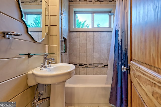 899 Ridge Pointe Way, Blairsville, GA 30512 - full bath featuring shower / bath combination with curtain