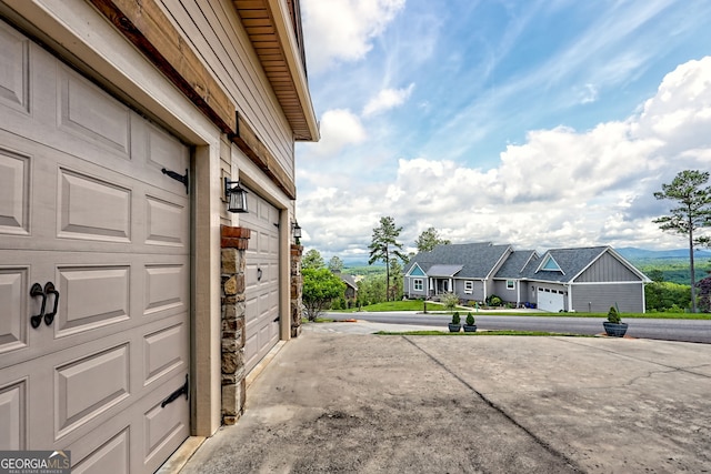 899 Ridge Pointe Way, Blairsville, GA 30512 - garage with a residential view