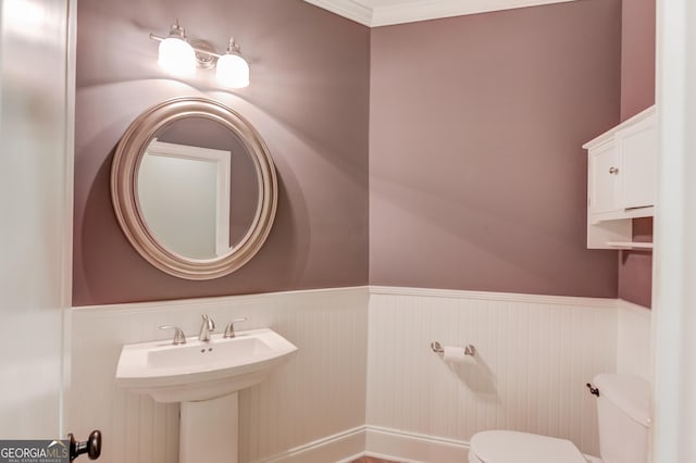 3217 Aberrone Pl, Buford, GA 30519 - half bathroom featuring toilet and wainscoting