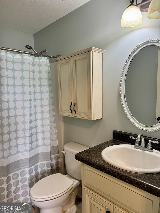 139 Raymond Cir, Warner Robins, GA 31088 - full bathroom with vanity, a textured ceiling, and curtained shower