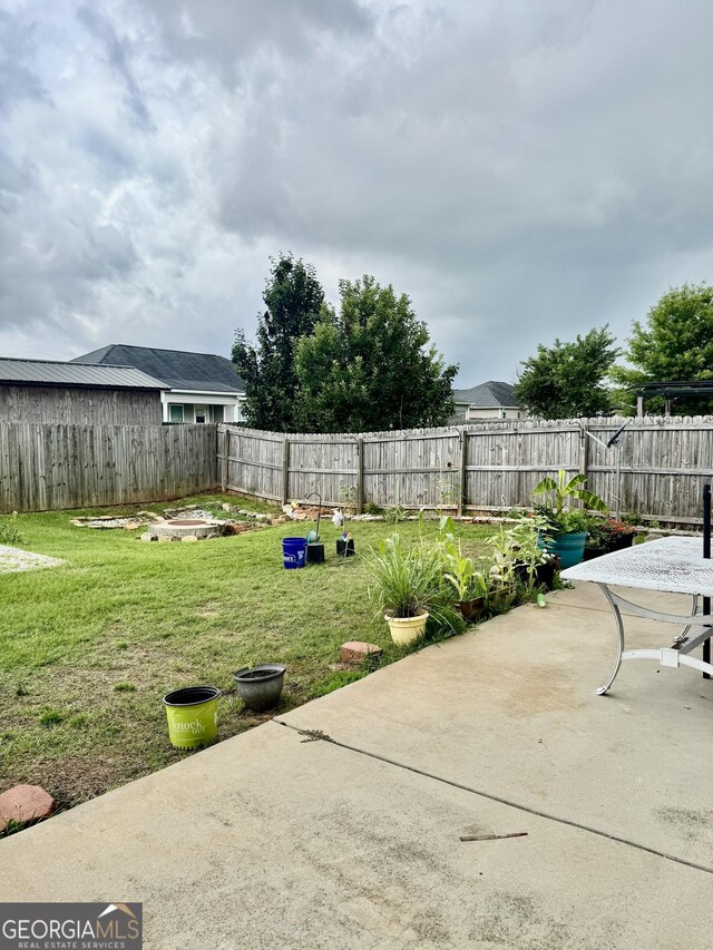 139 Raymond Cir, Warner Robins, GA 31088 - fenced backyard featuring a patio and a vegetable garden