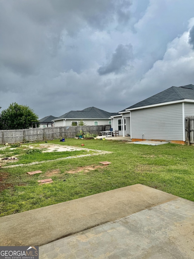 139 Raymond Cir, Warner Robins, GA 31088 - view of yard with a patio area